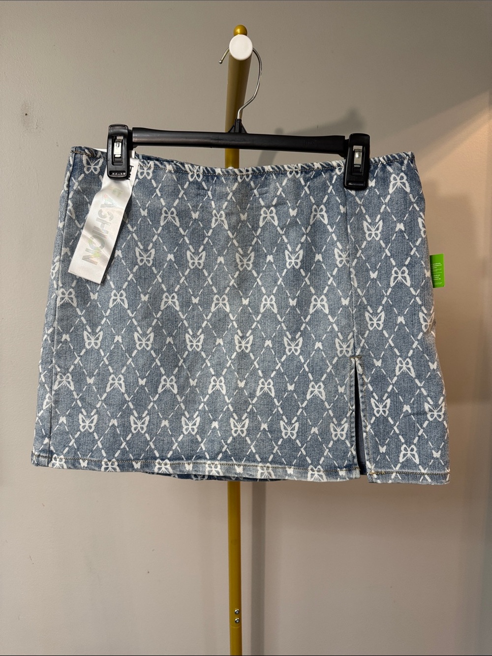 Tinseltown Blue denim Patterned Mini Skirt with Side Slit butterfly detail MWT L